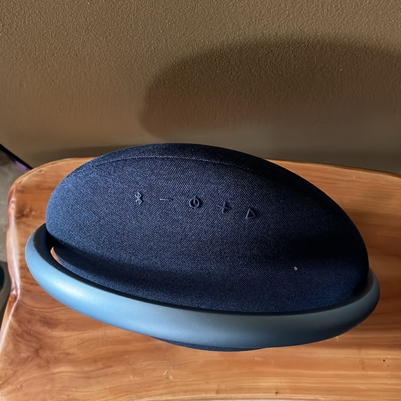 Harman Kardon Onyx Studio 7 Bluetooth wireless speakers - Picture 3 of 5